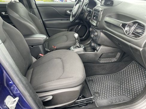 Used 2018 Jeep Renegade Altitude AWD/4WD image 31