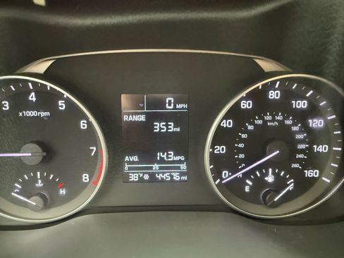 Used 2017 Hyundai Elantra SE image 3