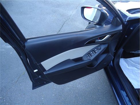 Used 2014 MAZDA MAZDA3 i Touring w/ Technology Package image 10