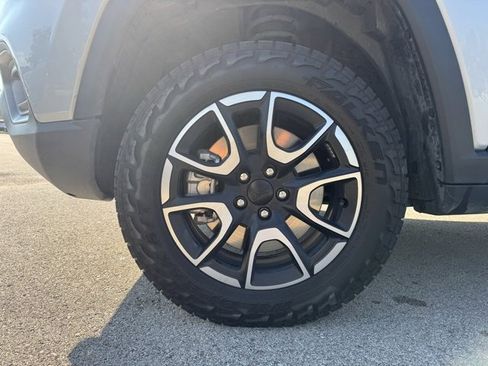 Used 2024 Jeep Compass Trailhawk image 8