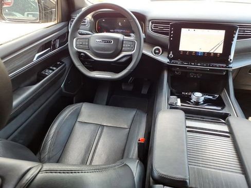 Used 2024 Jeep Wagoneer Series II w/ Flexible Seating Group RWD image 5