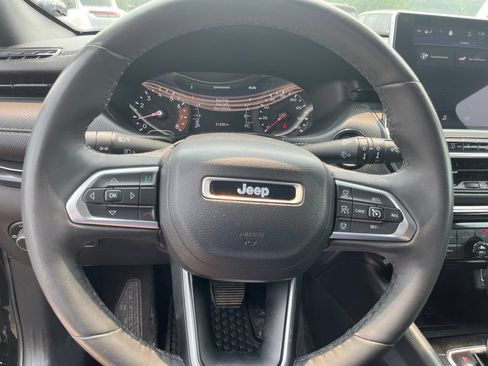Used 2023 Jeep Compass Latitude w/ Convenience Group AWD/4WD image 16