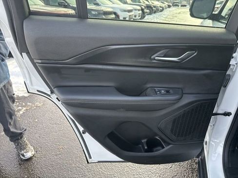 Used 2024 Jeep Grand Cherokee Altitude image 21