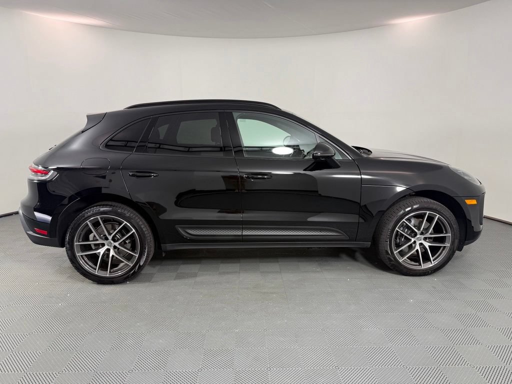Certified 2026 Porsche Macan AWD/4WD image 8