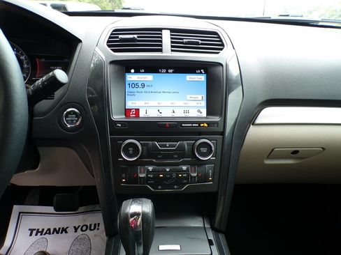 Used 2018 Ford Explorer XLT w/ Equipment Group 202A FWD image 29