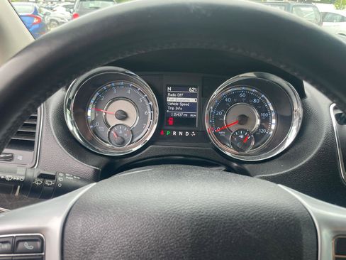 Used 2013 Chrysler Town & Country Touring-L w/ Entertainment Group #2 FWD image 34