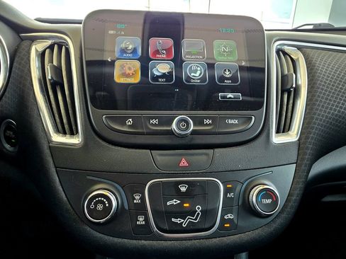 Used 2018 Chevrolet Malibu LT FWD image 21