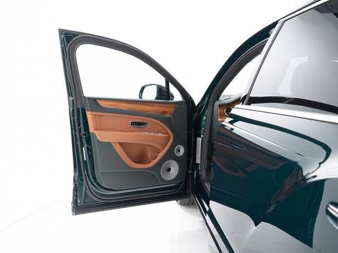 Certified 2025 Bentley Bentayga Extended Wheelbase AWD/4WD image 10