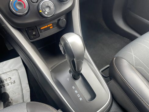 Used 2019 Chevrolet Trax LT w/ LT Convenience Package FWD image 19