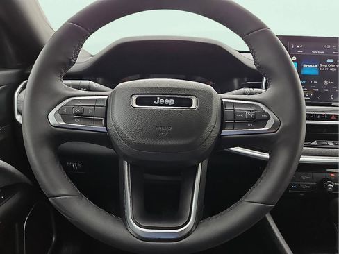 Used 2025 Jeep Compass Latitude AWD/4WD image 19