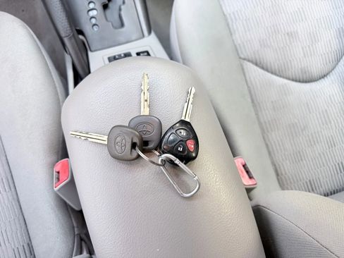 Used 2011 Toyota RAV4 4WD w/ Base L4 Extra Value Pkg image 21