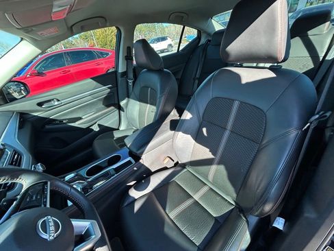 Used 2025 Nissan Altima 2.5 SR image 29