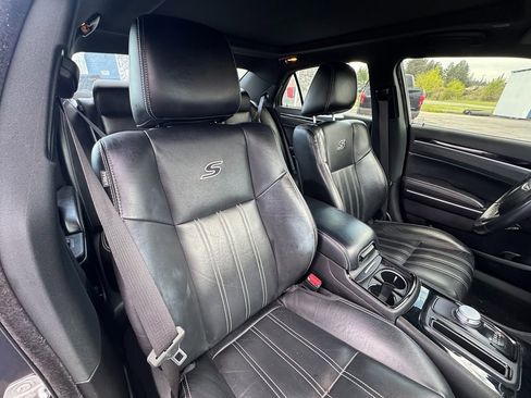 Used 2022 Chrysler 300 S RWD image 23