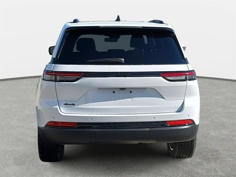 New 2025 Jeep Grand Cherokee Altitude image 6