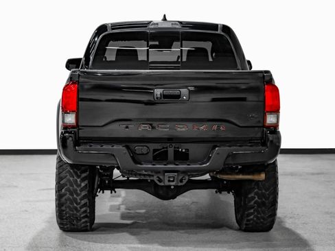 Used 2019 Toyota Tacoma TRD Off-Road w/ TRD Premium Off Road Package AWD/4WD image 7