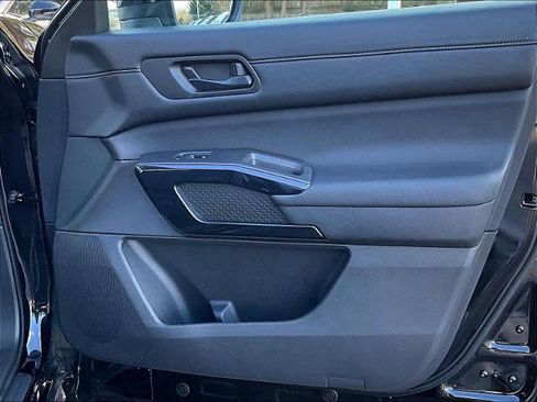 Certified 2025 Nissan Pathfinder SV image 12