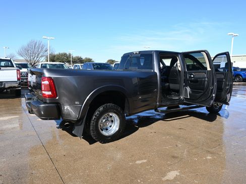 Used 2020 RAM 3500 Laramie image 38