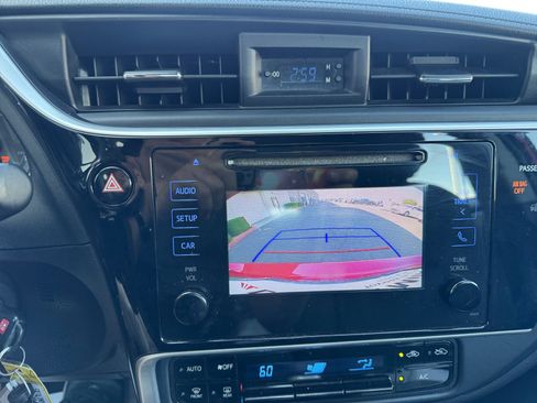 Used 2017 Toyota Corolla LE w/ Carpet Mat Package (TMS) FWD image 29