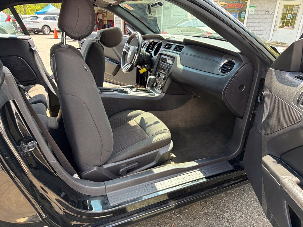 Used 2014 Ford Mustang Convertible RWD image 30