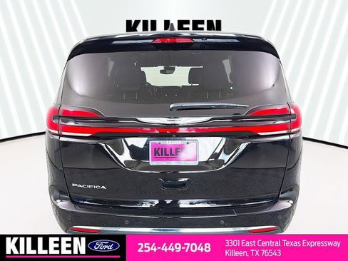 Used 2025 Chrysler Pacifica Select FWD image 7