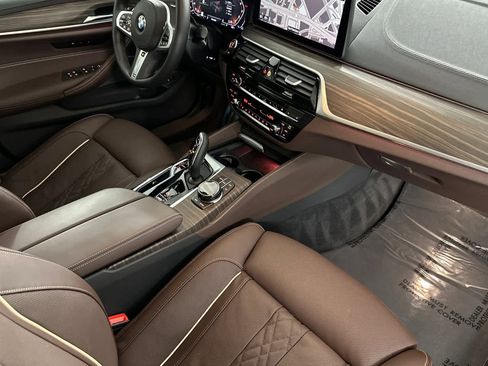 Used 2023 BMW M550i xDrive w/ Executive Package image 15