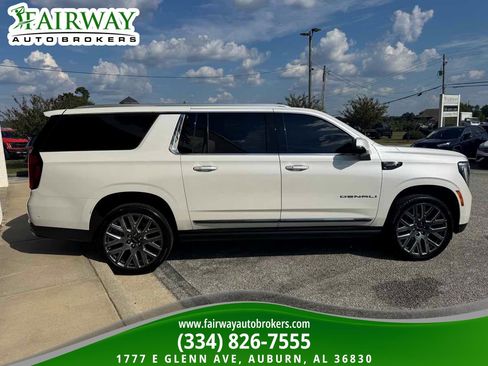 Used 2025 GMC Yukon XL Denali Ultimate w/ LPO, Floor Liner Package AWD/4WD image 5