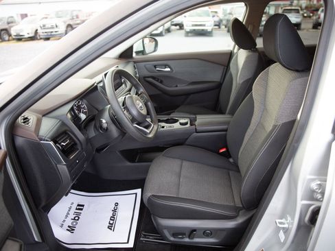 Used 2022 Nissan Rogue SV image 21