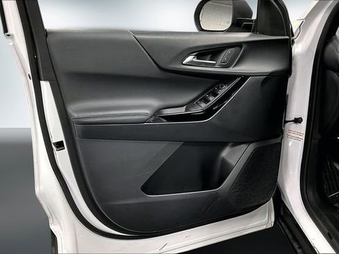 Used 2025 Chevrolet Equinox LT image 19