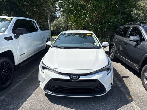 Used 2024 Toyota Corolla LE FWD image 2