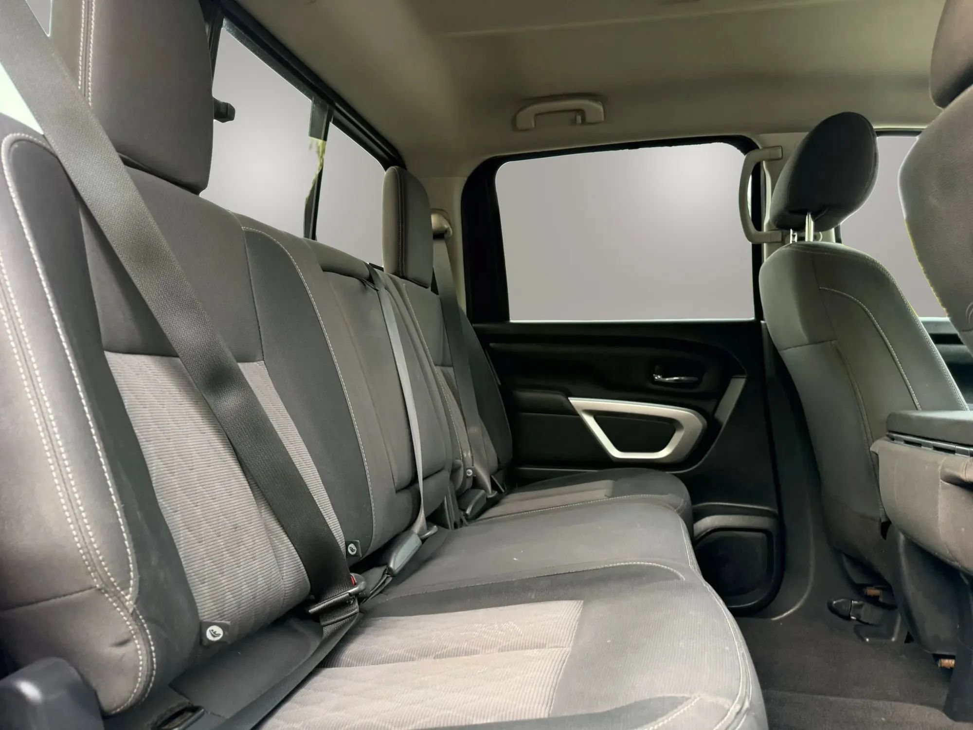 Used 2022 Nissan Titan SV AWD/4WD image 13