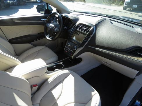 Used 2017 Lincoln MKC Reserve w/ Lincoln MKC Climate Package image 16