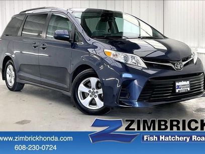 Used 2018 Toyota Sienna LE w/ Carpet Mat Package