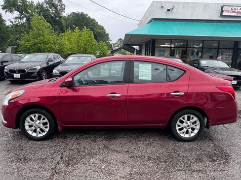 Used 2017 Nissan Versa SV w/ SV Special Edition Package FWD image 4