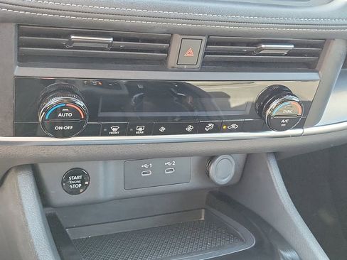 Used 2025 Nissan Rogue SV image 29