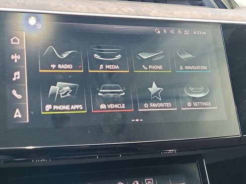 Used 2022 Audi e-tron Premium Plus w/ Premium Plus Package AWD/4WD image 25