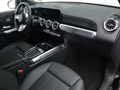 Certified 2025 Mercedes-Benz GLB 250 image 18