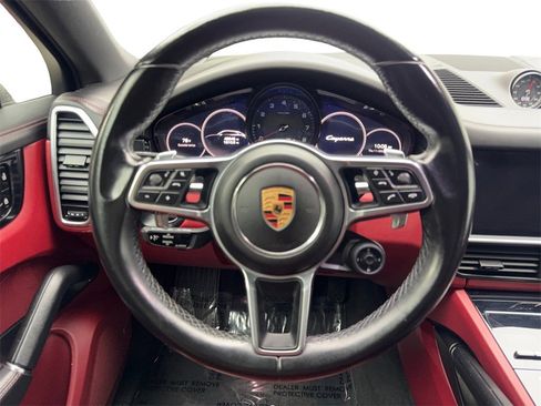 Used 2020 Porsche Cayenne w/ Premium Package image 55