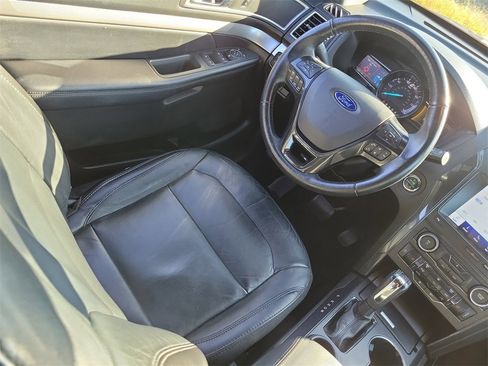 Used 2017 Ford Explorer XLT w/ Equipment Group 202A image 17