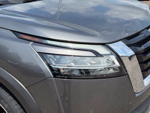 Used 2023 Nissan Pathfinder SL AWD/4WD image 10