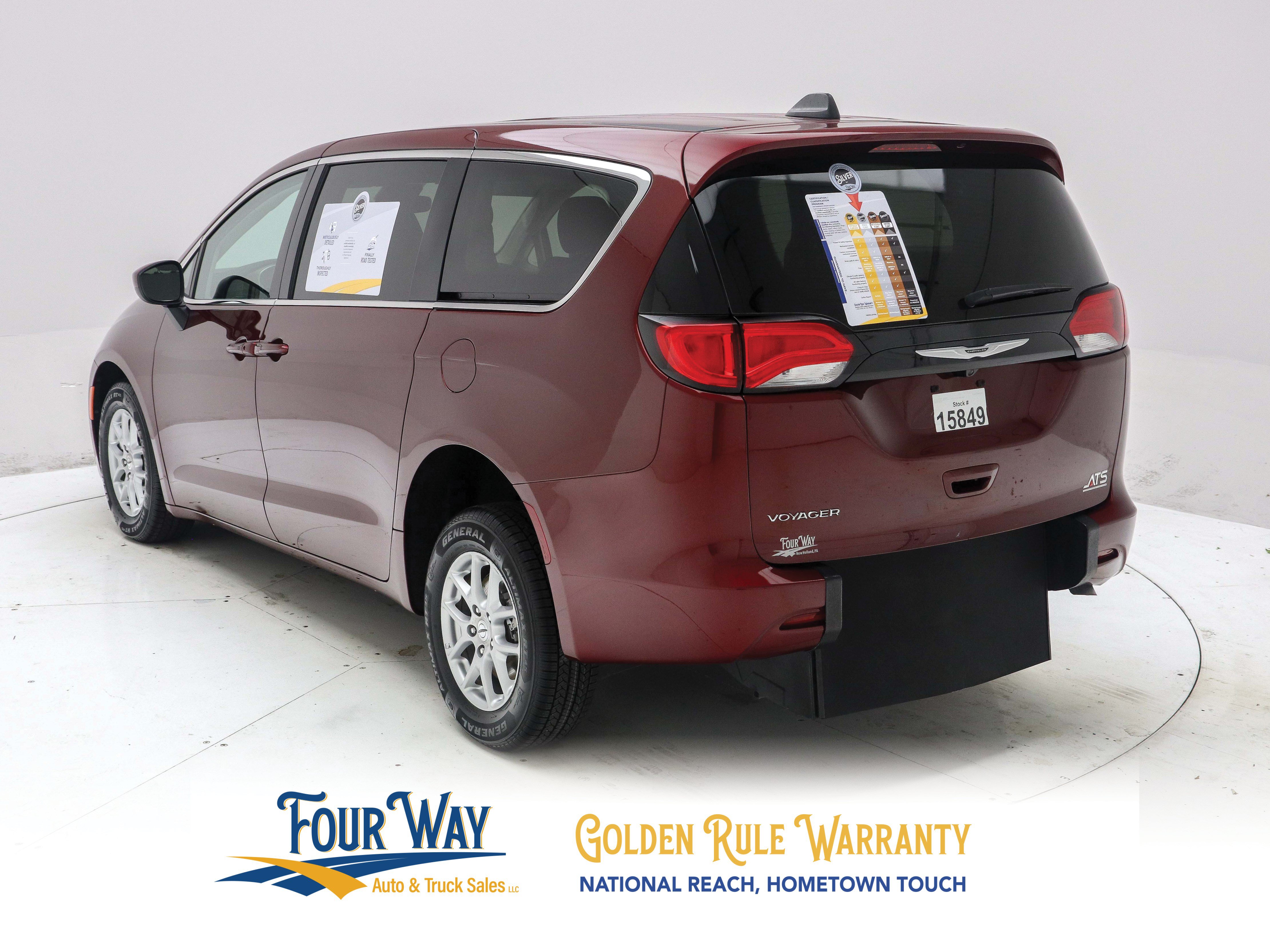 Used 2023 Chrysler Voyager LX FWD image 7