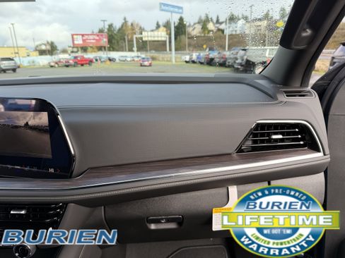 New 2026 Chevrolet Suburban Premier image 23