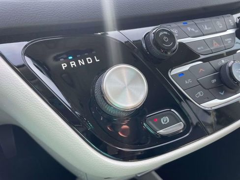 Used 2020 Chrysler Pacifica Touring-L Plus w/ Advanced Safetytec Group FWD image 41