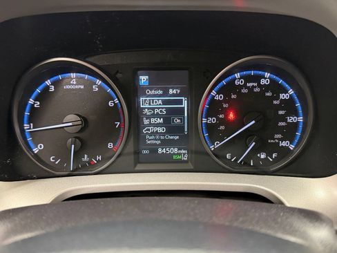 Used 2017 Toyota RAV4 XLE AWD/4WD image 18