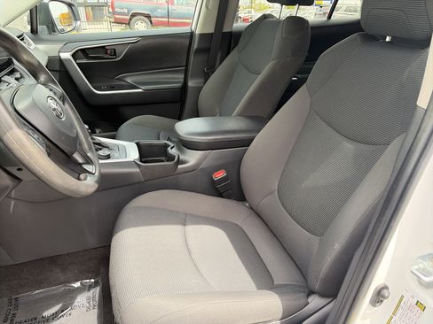 Used 2023 Toyota RAV4 LE AWD/4WD image 18