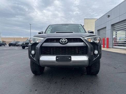 Used 2018 Toyota 4Runner TRD Off-Road Premium AWD/4WD image 2