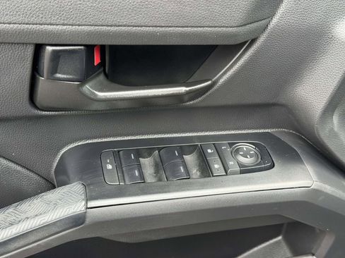 Used 2025 Toyota Tacoma SR5 AWD/4WD image 18