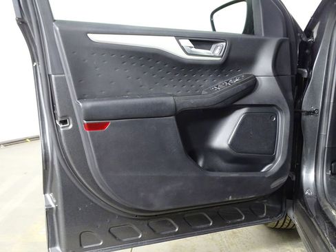 Used 2020 Ford Escape SE image 16