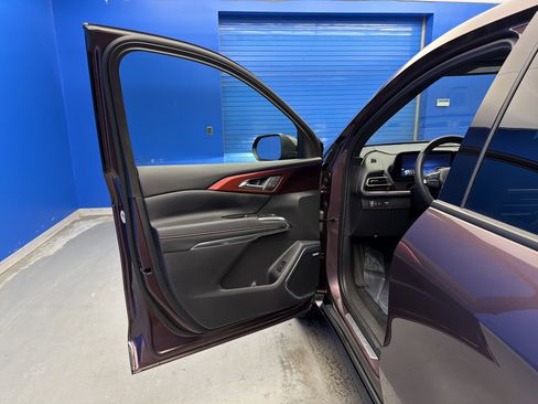 Used 2024 Chevrolet Traverse RS w/ LPO, Floor Liner Package image 10