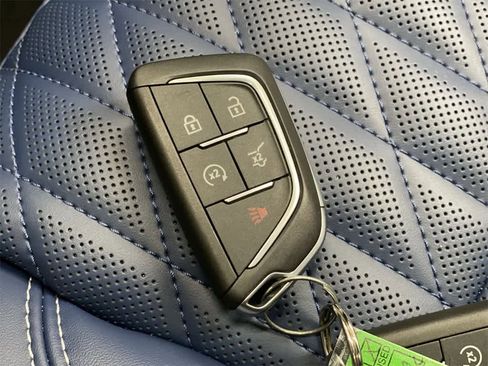 Used 2026 Cadillac Vistiq Premium Luxury image 28