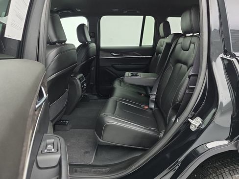 Used 2025 Jeep Grand Cherokee Limited image 42